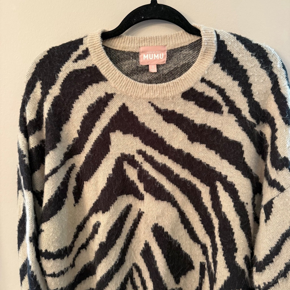 Show Me Your Mumu Top Womens Size S Duke Sweater Tiger Knit Pullover Fuzzy Soft - Picture 4 of 7